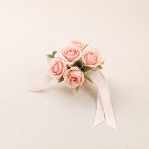 Armband med rosor
