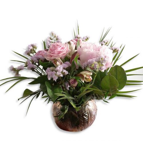 bukett med pioner och rosor