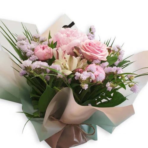 bukett med pioner och rosor
