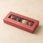 CHO CHO pralinhjärtan 4-pack i hallonröd fönsterask